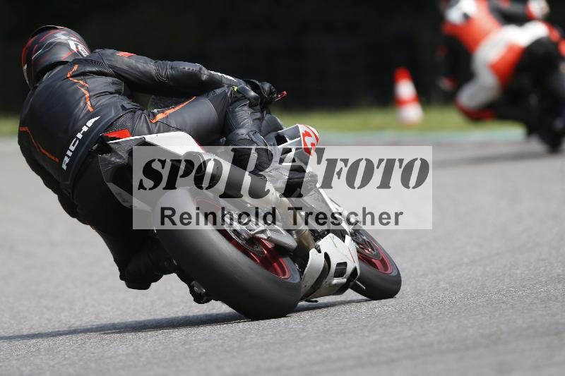 Archiv-2025/24 08.06.2025 TZ Motorsport ADR/Gruppe gelb/backside